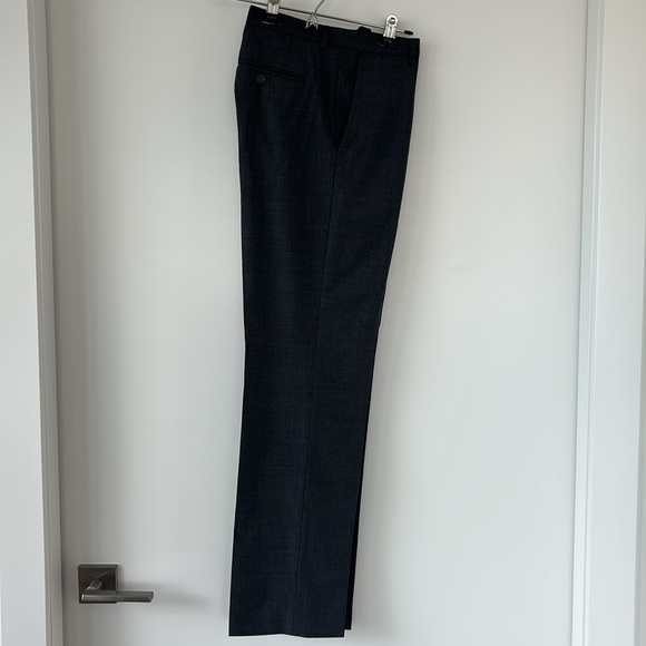 Hugo Boss Grey Two-Piece Suit (36R) - Picture 5 of 6